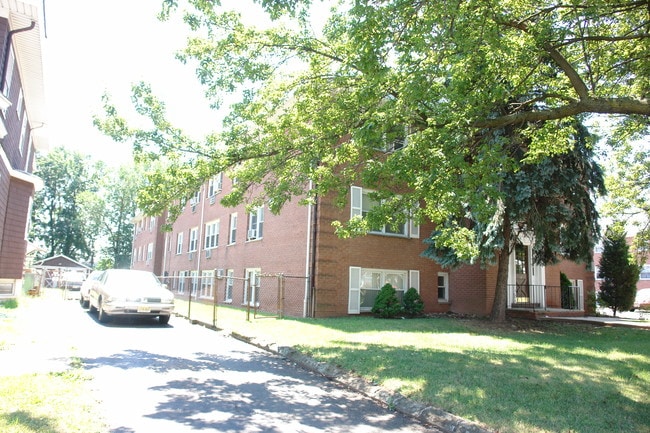 710 Westfield Ave in Elizabeth, NJ - Building Photo - Building Photo