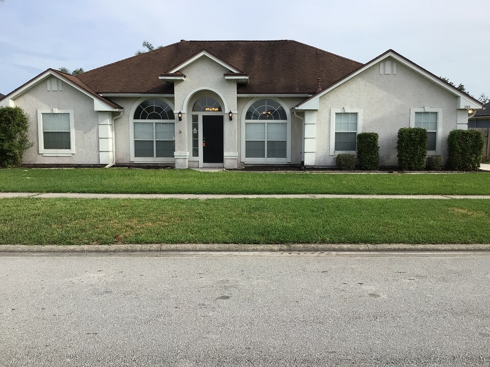 1745 Pickwick Pl in Fleming Island, FL - Building Photo