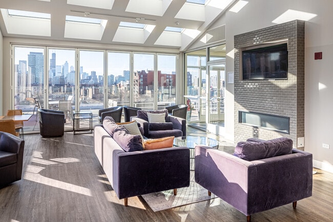 Arco Old Town in Chicago, IL - Building Photo - Interior Photo