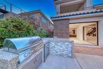 72 Bella Lago Ave in Henderson, NV - Building Photo - Building Photo
