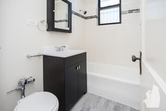 3340 N Marshfield Ave, Unit 205 in Chicago, IL - Foto de edificio - Building Photo