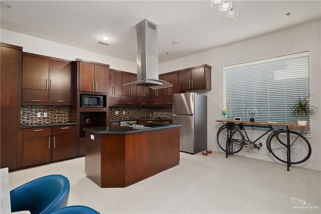 10 East St in McAllen, TX - Building Photo - Building Photo