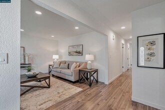 2242 Westwood Ct in Pittsburg, CA - Building Photo - Building Photo