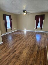 63 10th St, Unit 3 in Norwich, CT - Foto de edificio - Building Photo