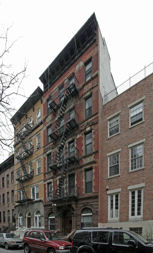 309 E 18th St in New York, NY - Building Photo - Building Photo