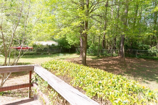 225 Holcomb Dr in Athens, GA - Building Photo - Building Photo