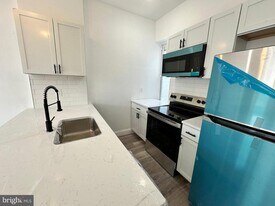 1233 W Venango St in Philadelphia, PA - Building Photo