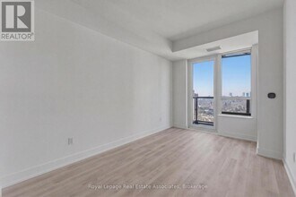 60 Central Park Roadway in Toronto, ON - Building Photo - Building Photo