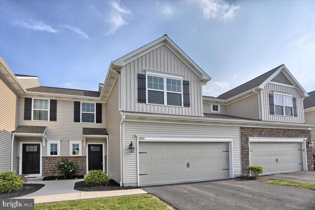1681 Haralson Dr in Mechanicsburg, PA - Building Photo
