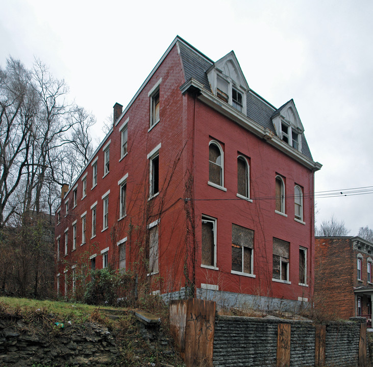 2252 Loth St in Cincinnati, OH - Building Photo