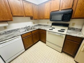 156 Westside Dr in Iowa City, IA - Foto de edificio - Building Photo