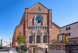 Bell Tower Place in Providence, RI - Foto de edificio - Building Photo