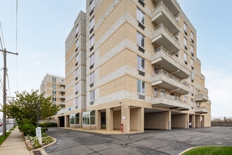 Beachwalk Landing in Long Beach, NY - Building Photo - Building Photo