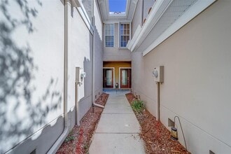270 Valencia Cir in St. Petersburg, FL - Building Photo - Building Photo
