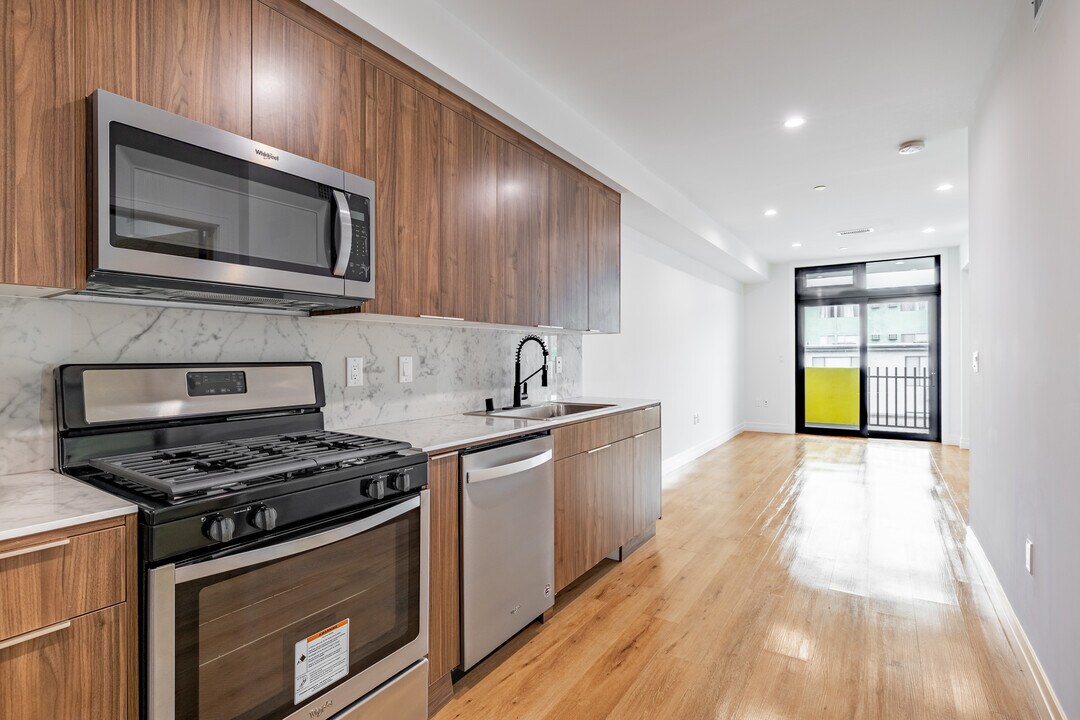 Citrine Hollywood in Los Angeles, CA - Building Photo