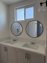 11954 Eucalyptus Ave, Unit A in Hawthorne, CA - Foto de edificio - Building Photo