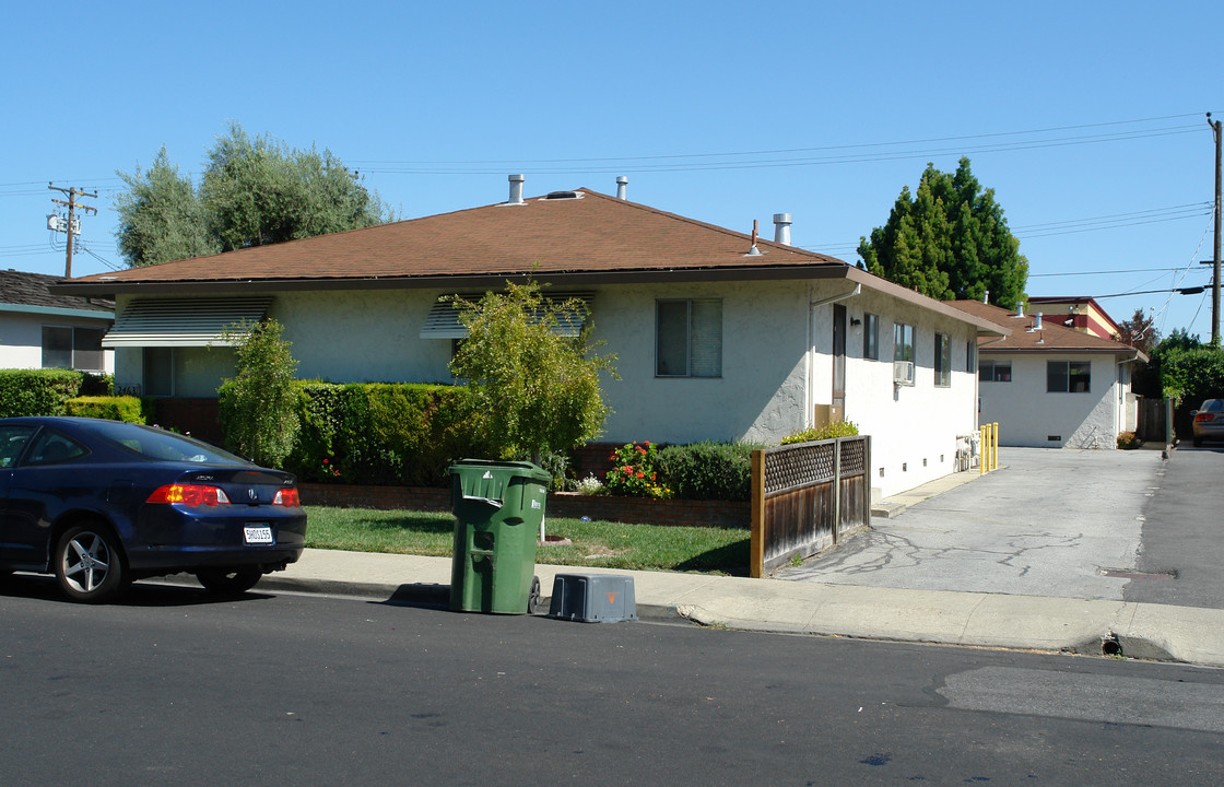 2463 Anna Dr in Santa Clara, CA - Building Photo