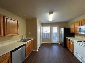 121 Cambridge Dr in Saginaw, TX - Building Photo - Building Photo