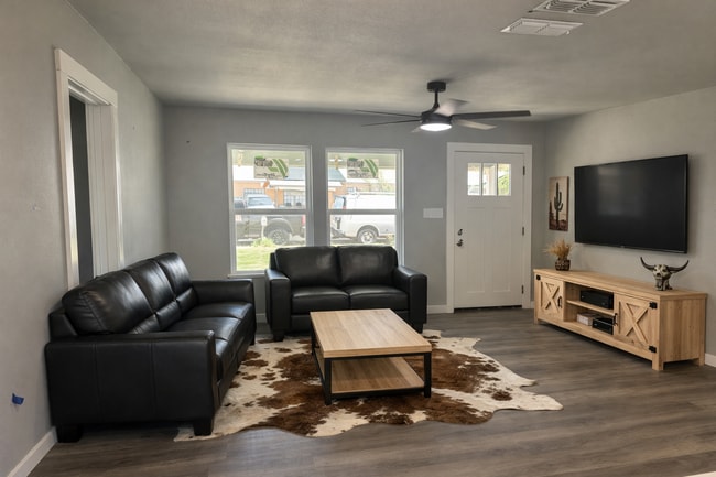 property at 5017 Congress Ave