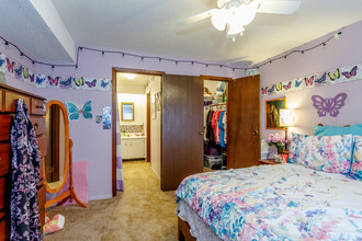 Summit East Plaza Apartments in Lee's Summit, MO - Building Photo - Interior Photo