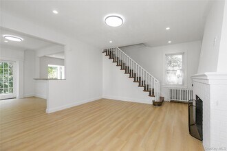 11 A Floyd Pl in Great Neck, NY - Building Photo - Building Photo