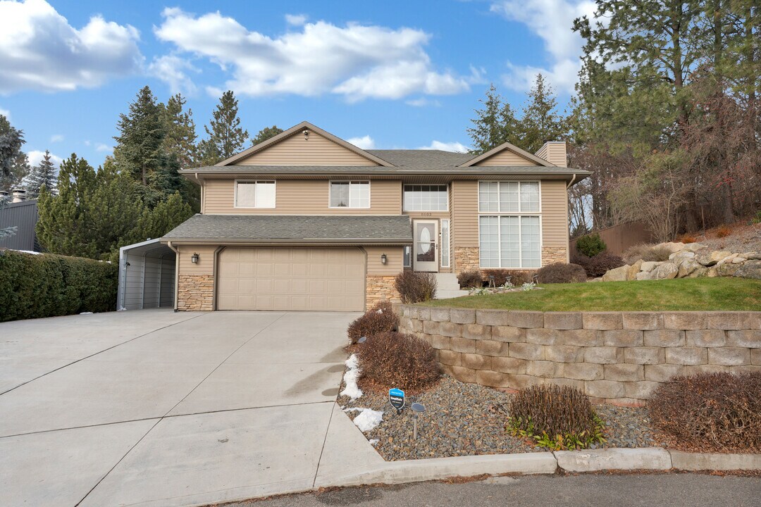 8603 E Columbia Park Dr in Spokane, WA - Building Photo