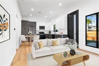 6443 Oakdale Ave in Los Angeles, CA - Building Photo - Building Photo