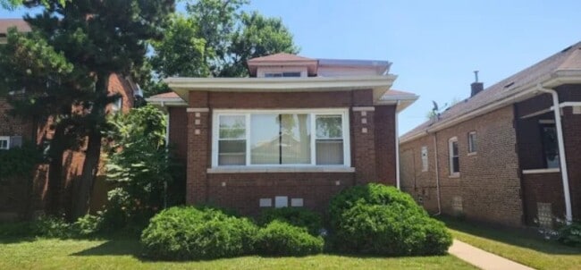 property at 9325 S Loomis St