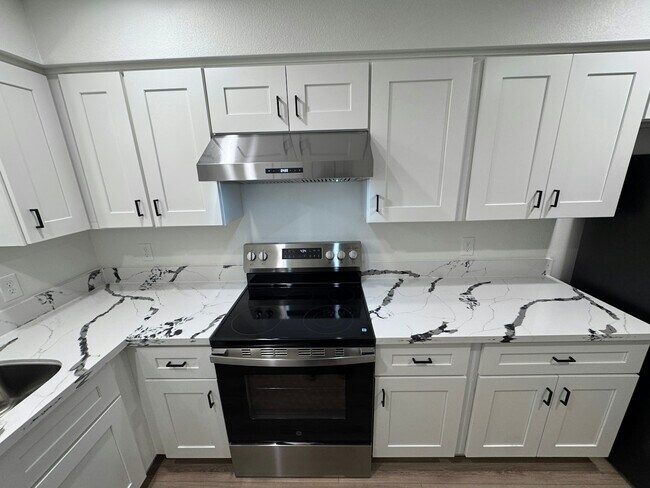 2124 N Glenn Ave in Fresno, CA - Building Photo - Building Photo