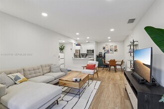 2926 S University Dr in Davie, FL - Building Photo - Building Photo