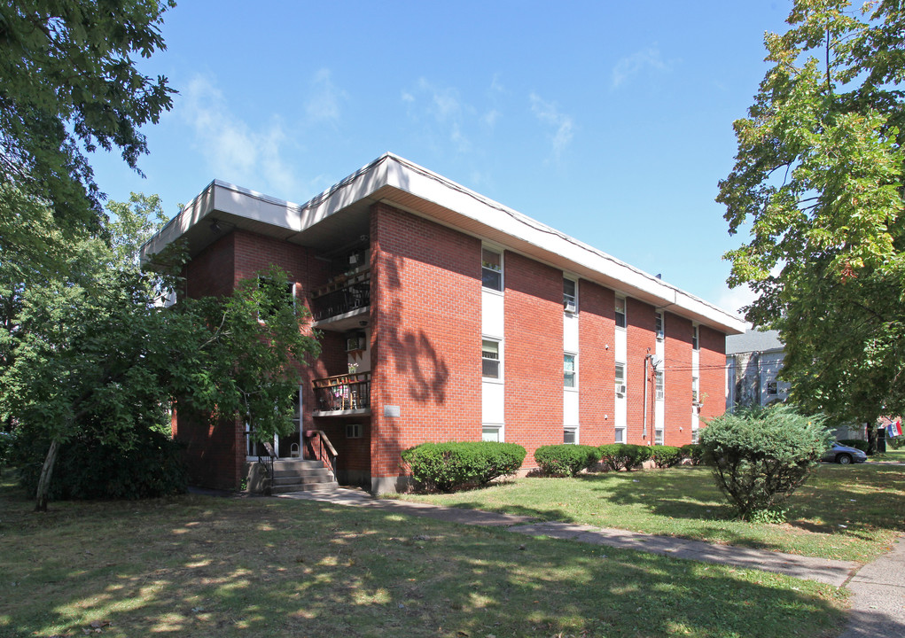 490 Burritt St in New Britain, CT - Building Photo