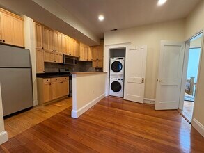 195 Winthrop Rd, Unit #1 in Brookline, MA - Building Photo - Building Photo