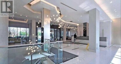 35 Watergarden Dr in Mississauga, ON - Building Photo - Building Photo