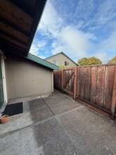 971 Santa Cruz Way in Rohnert Park, CA - Building Photo - Building Photo