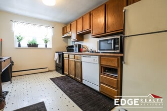 49 Colborne Rd, Unit 4 in Boston, MA - Foto de edificio - Building Photo