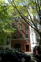 16 W 75th St in New York, NY - Building Photo - Building Photo