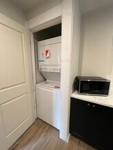1382 E 43rd St, Unit UPPER in Cleveland, OH - Building Photo - Building Photo