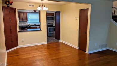 31601 N Marginal Dr in Willowick, OH - Building Photo - Building Photo