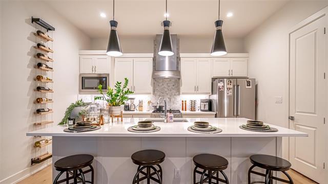 694 W Main St in Arlington, TX - Building Photo - Building Photo