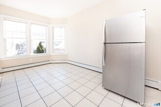 525 E Main St in Bridgeport, CT - Building Photo - Building Photo