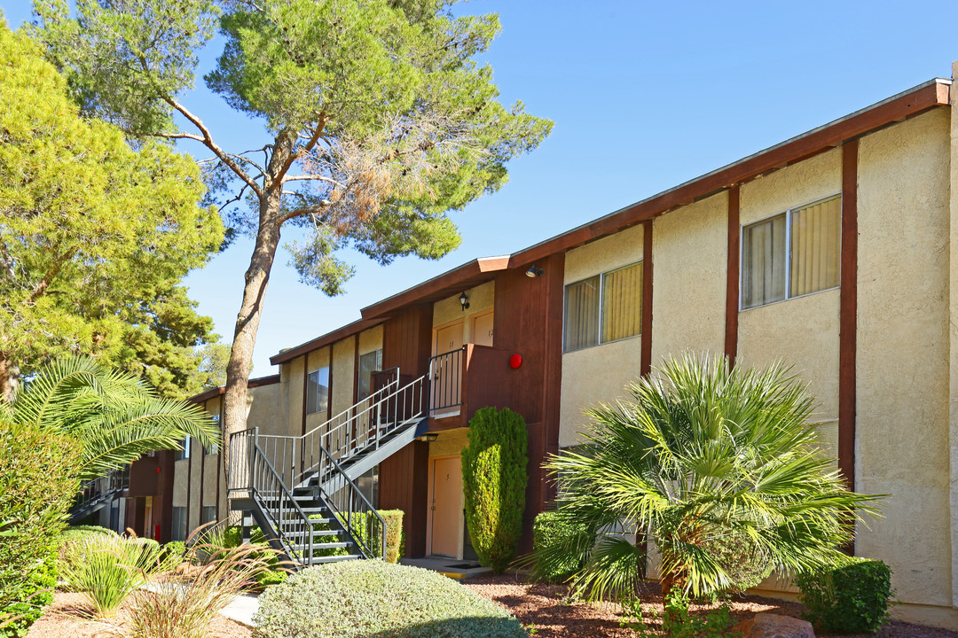 Snapp Apartments in Las Vegas, NV - Building Photo