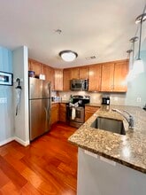 888 N Quincy St, Unit 1505 in Arlington, VA - Foto de edificio - Building Photo