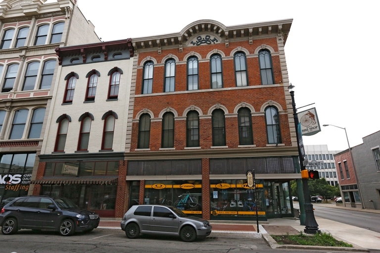 The Lodge in Muncie, IN - Building Photo