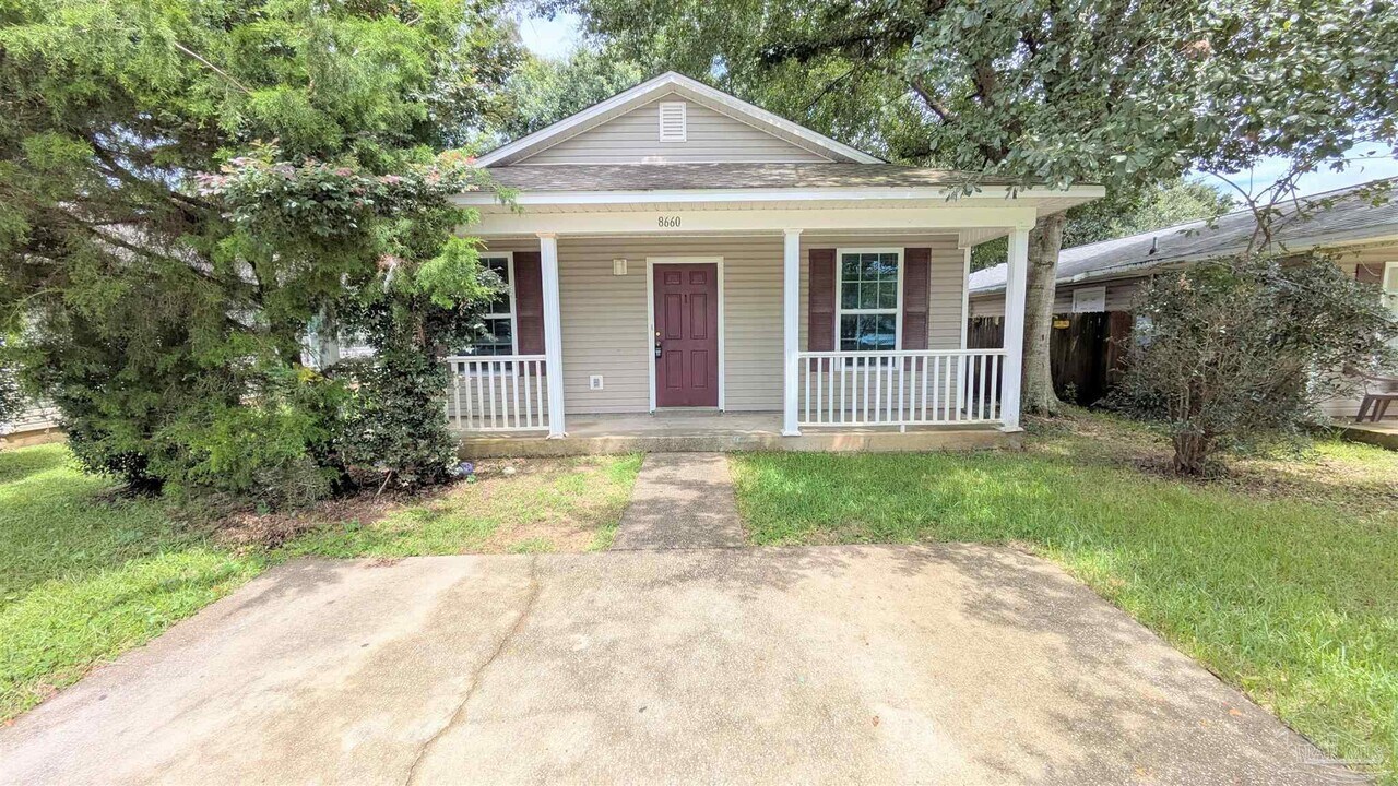 8660 Figland Ave in Pensacola, FL - Building Photo