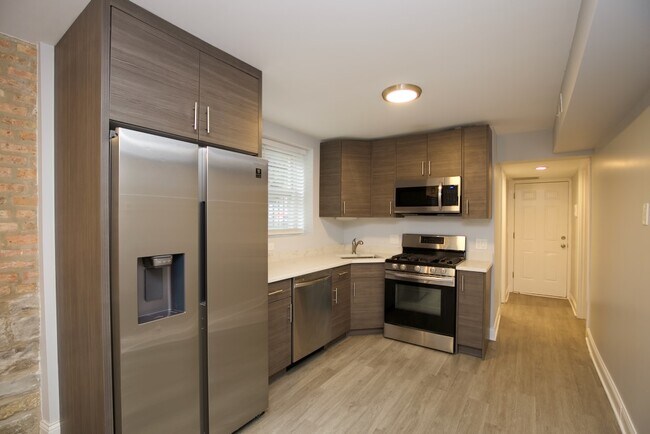 2647 N Sacramento Ave in Chicago, IL - Building Photo - Building Photo