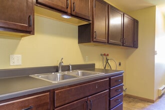 UDMO Apartments in Spencer, IA - Foto de edificio - Building Photo