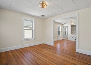 34 Sparhawk St, Unit 2 in Amesbury, MA - Building Photo - Building Photo