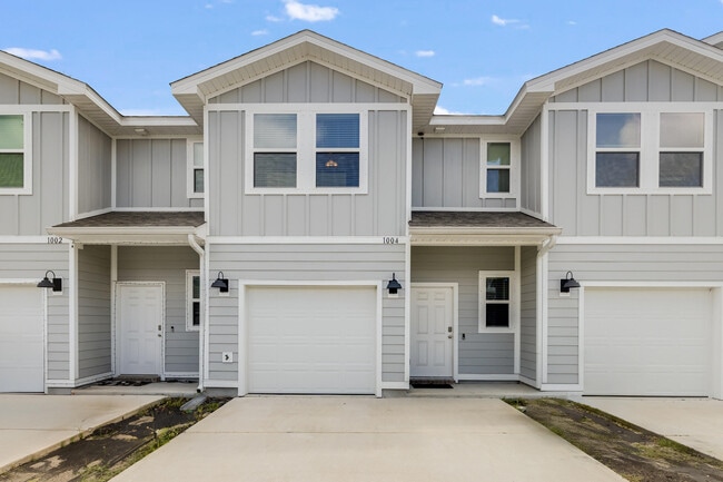 property at 1004 McLaren Cir