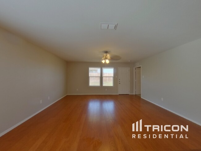 10249 Pyrite Dr in Fort Worth, TX - Building Photo - Building Photo
