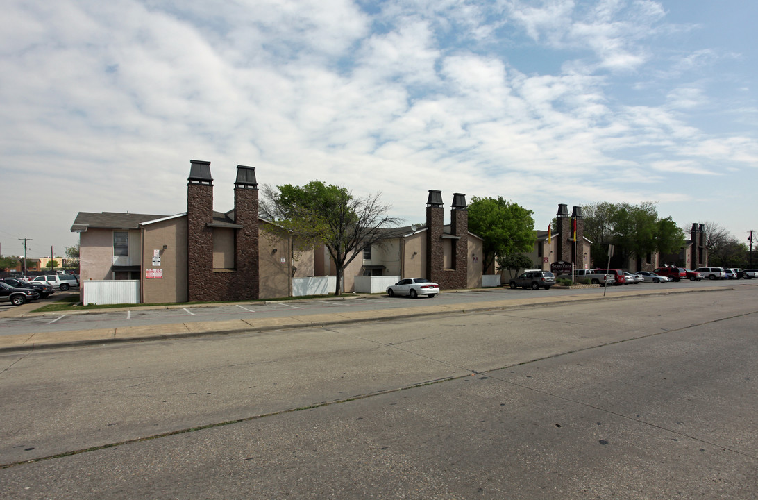 Sierra Vista in Dallas, TX - Building Photo